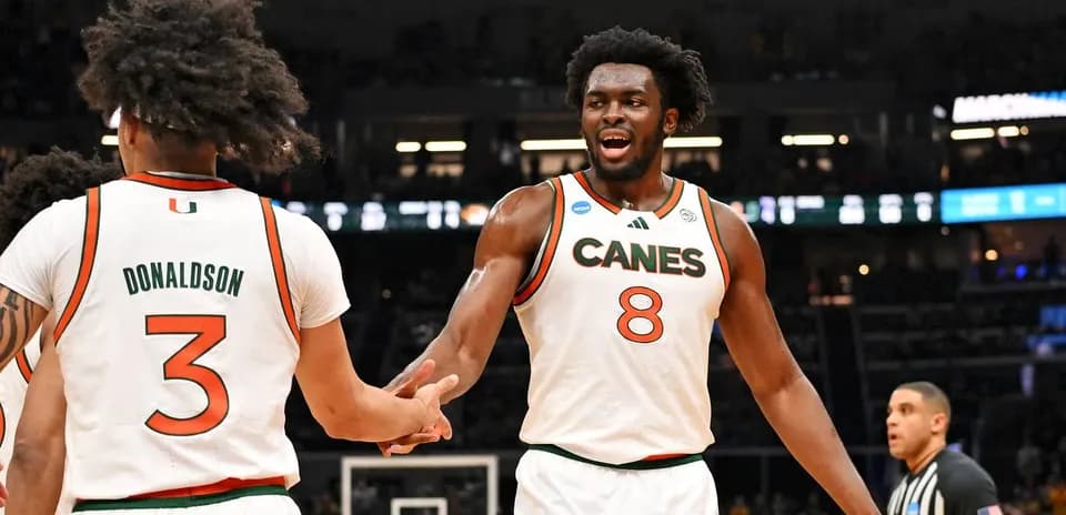 Jugadores de Miami celebrando durante el partido