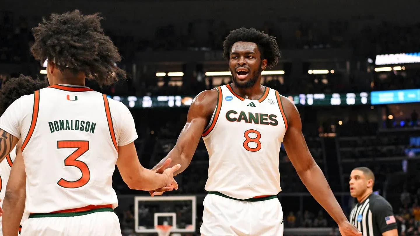 Jugadores de Miami celebrando durante el partido