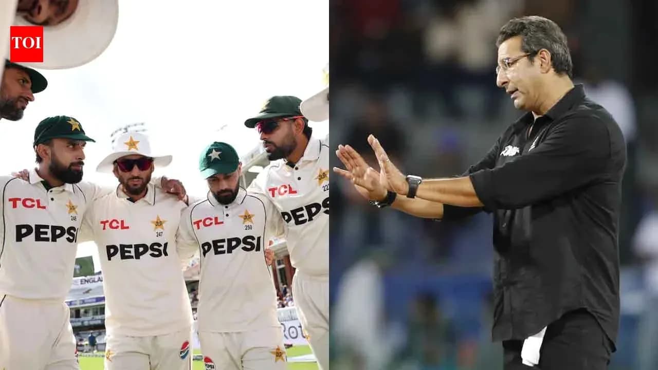 Jugadores de críquet de Pakistán en huddle y entrenador