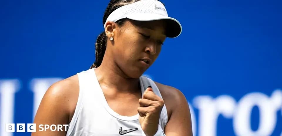 Naomi Osaka mostrando determinación en la cancha