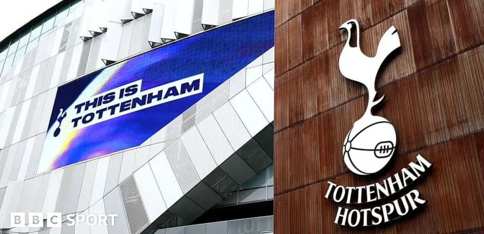 Fachada del estadio con logo de Tottenham Hotspur