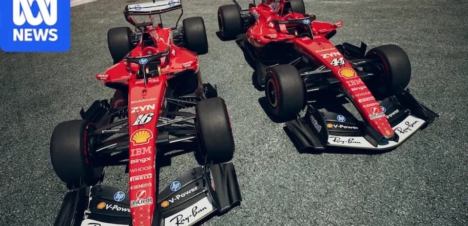 Dos coches de Fórmula 1 de Ferrari en pista