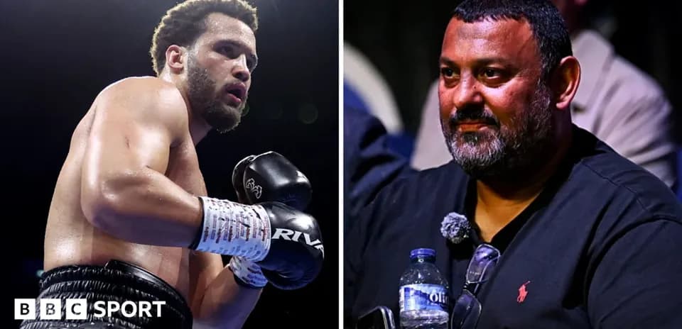 Boxeador en acción y espectador en evento