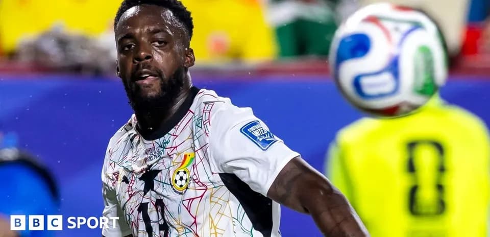 Jugador de Ghana controlando el balón en el partido