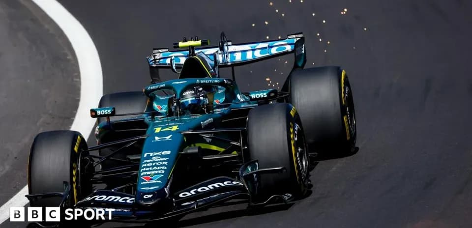 Coche de Fórmula 1 en curva con chispas