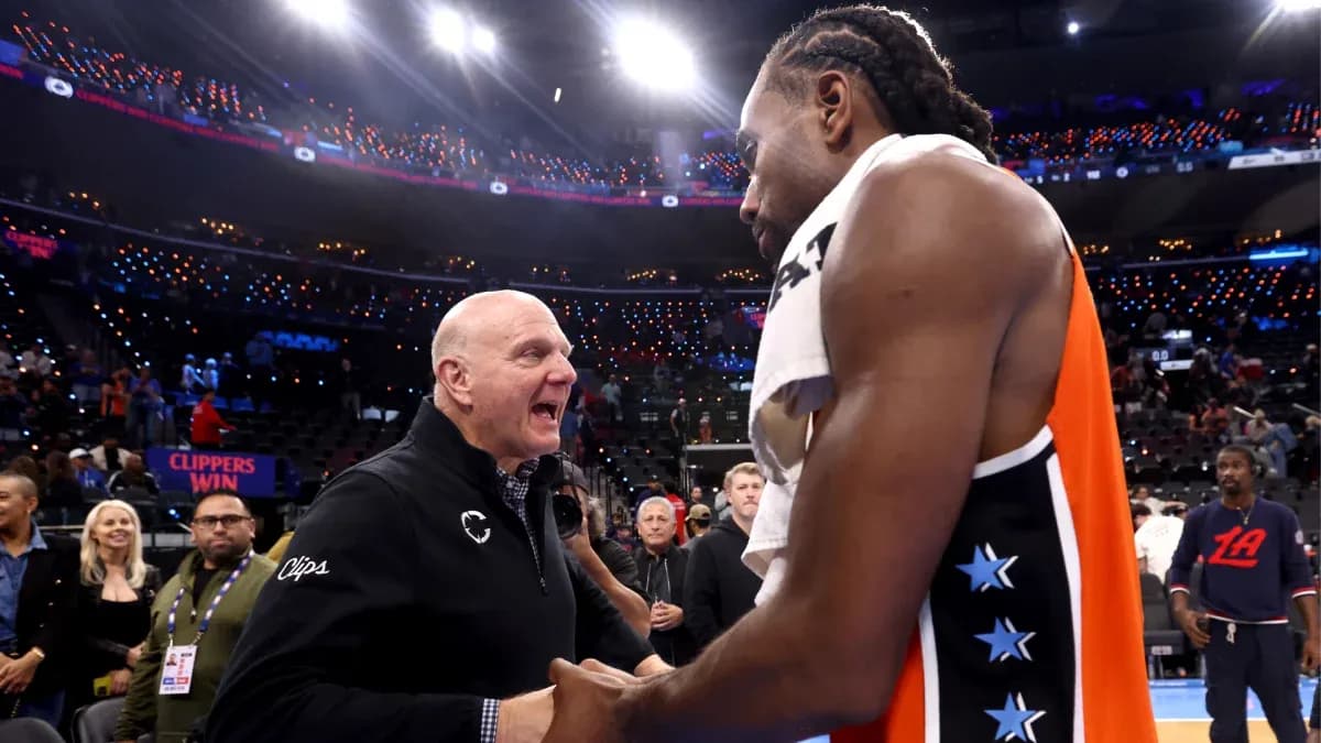 Kawhi Leonard y Steve Ballmer celebrando la victoria
