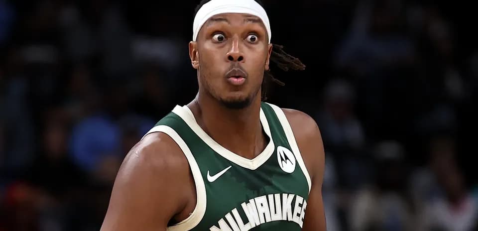 Jugador de los Milwaukee Bucks en acción durante el partido