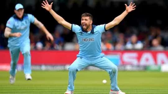 Jugador de Inglaterra celebrando una salida durante partido
