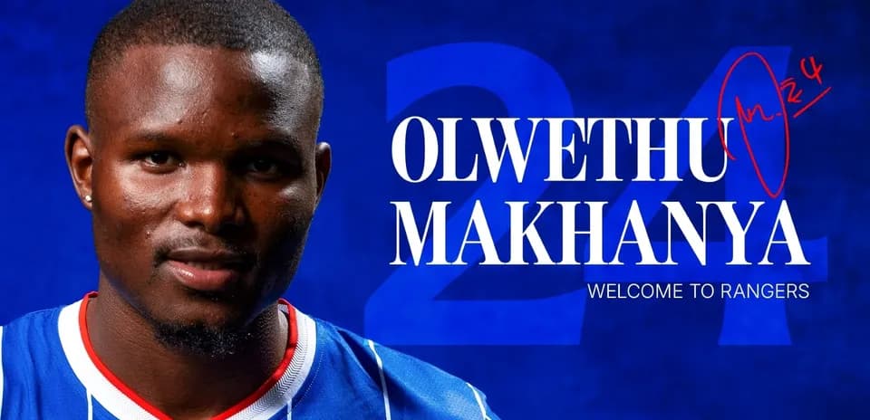 Olwethu Makhanya con camiseta de Rangers
