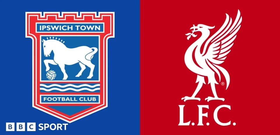Logos de Ipswich Town y Liverpool FC en fondo dividido