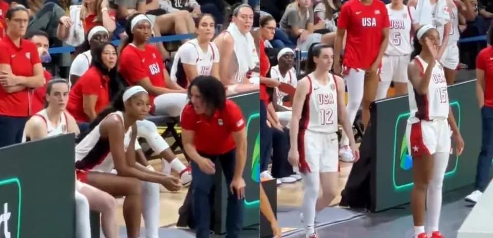 Entrenadora hablando con jugadora en banco de suplentes