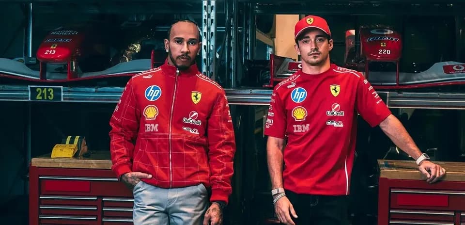 Lewis Hamilton y Charles Leclerc en taller de Ferrari