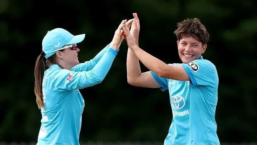 Jugadoras celebrando un logro en el cricket