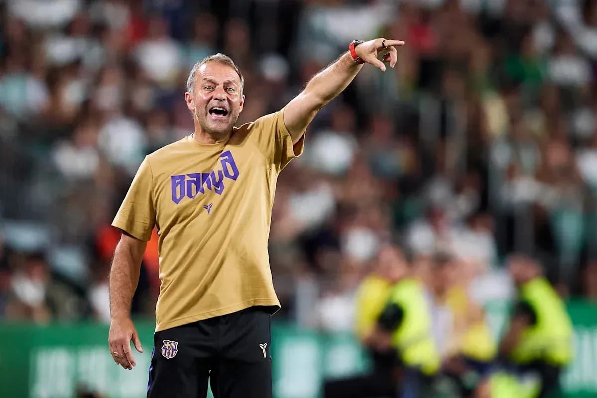 Entrenador dirigiendo al equipo desde la banda