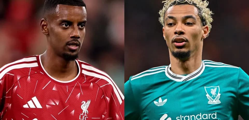 Dos jugadores de Liverpool en uniforme de entrenamiento