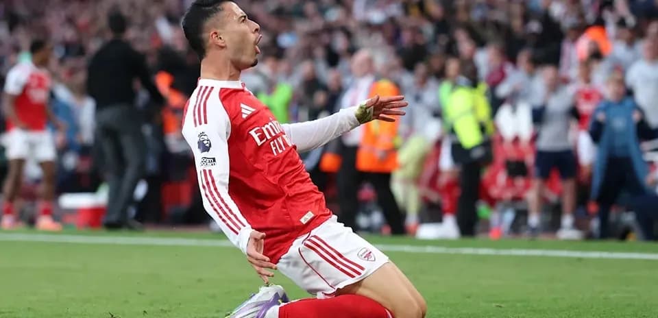 Jugador de Arsenal celebrando un gol en el estadio