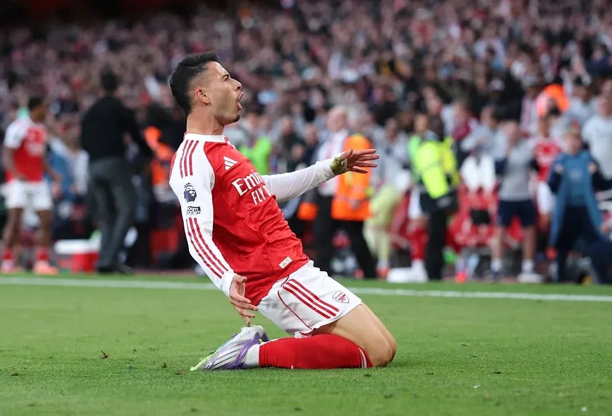 Jugador de Arsenal celebrando un gol en el estadio