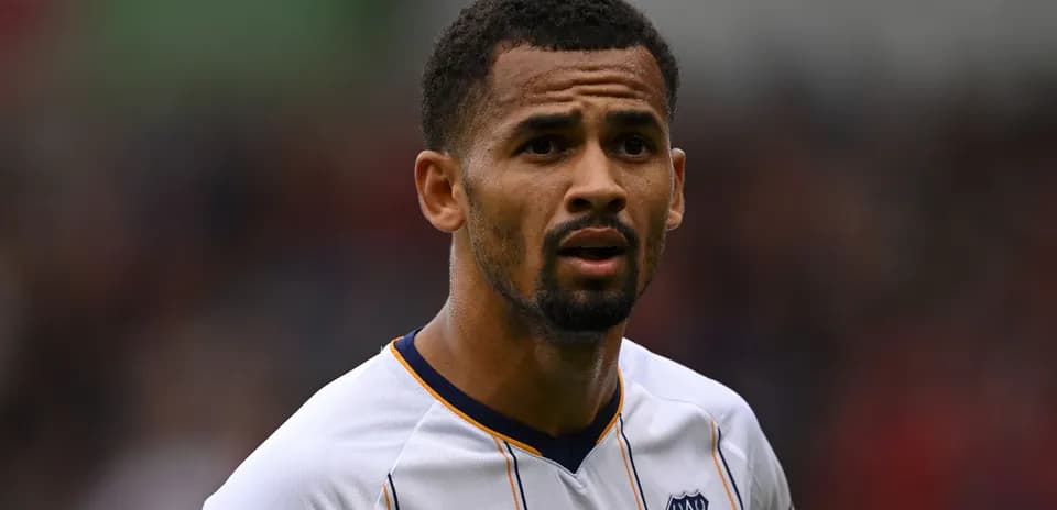 Jugador de Everton en el campo durante el partido