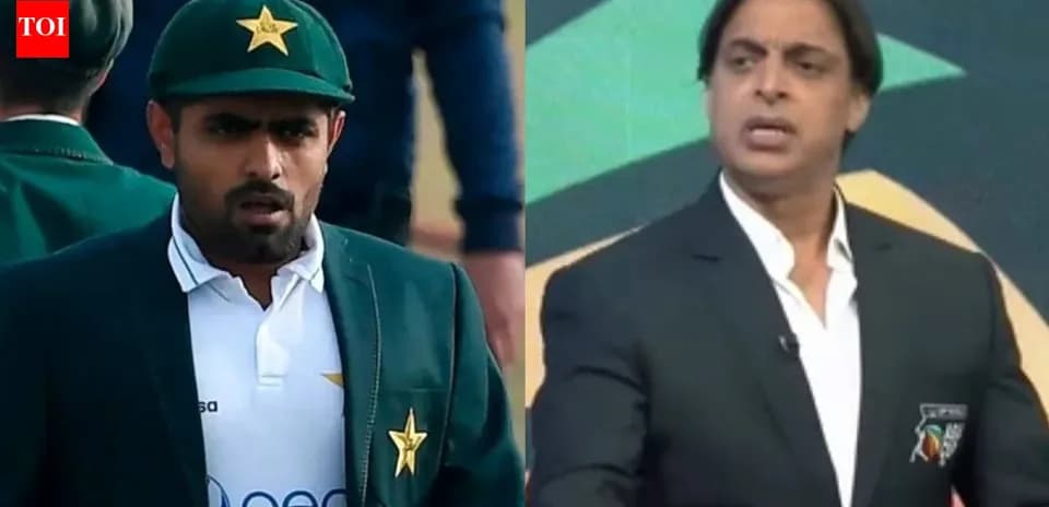 Babar Azam y Shoaib Akhtar en un programa de análisis