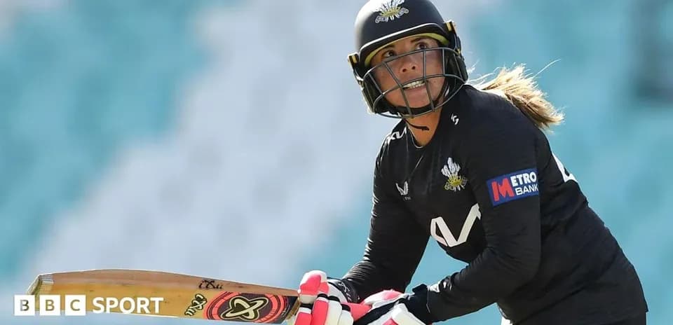 Jugadora de cricket preparándose para batear