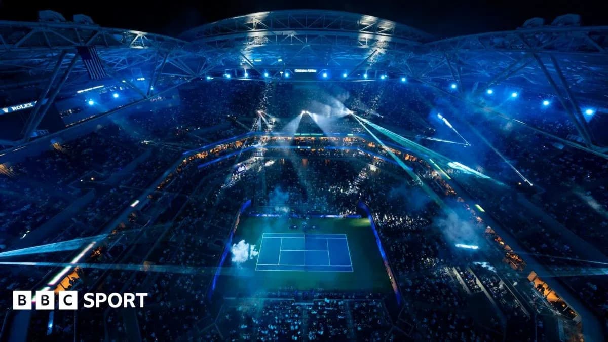 Vista aérea de estadio de tenis iluminado en noche
