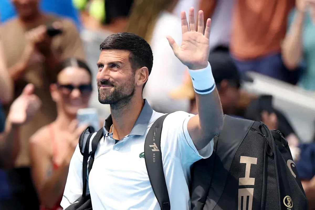 Novak Djokovic saludando al público después del partido