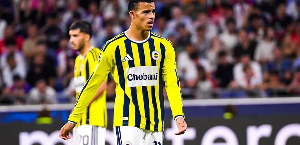 Jugador de Fenerbahçe en acción durante el partido