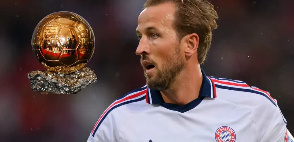 Jugador de Bayern Múnich junto al Balón de Oro