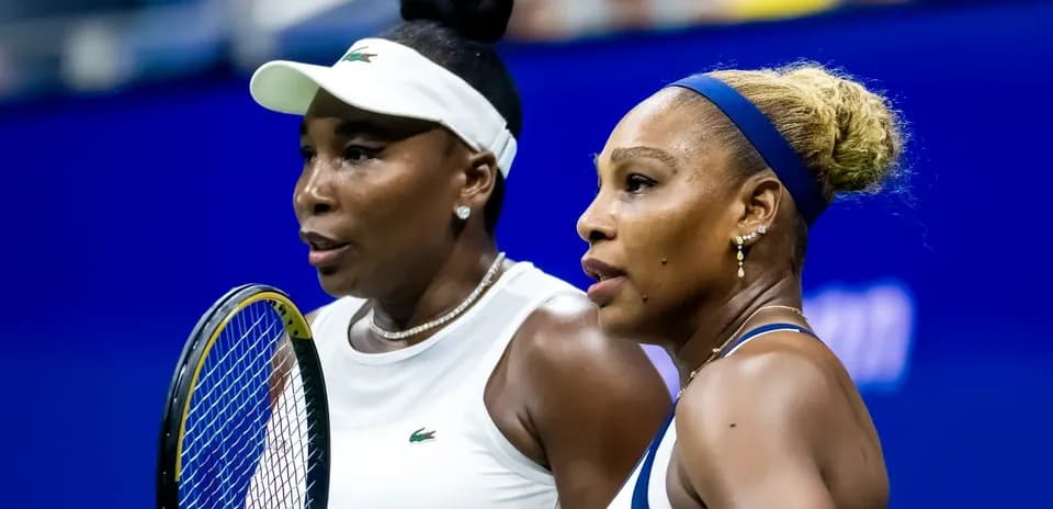 Venus y Serena Williams en la cancha de tenis