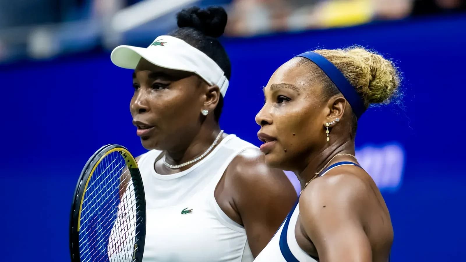 Venus y Serena Williams en la cancha de tenis