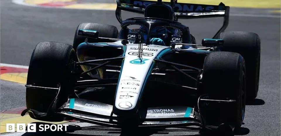 Coche de Fórmula 1 de Mercedes en carrera