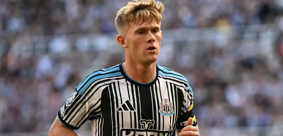 Jugador de Newcastle United en acción en el campo