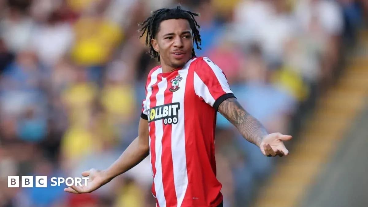 Jugador de Southampton gesticulando durante el partido