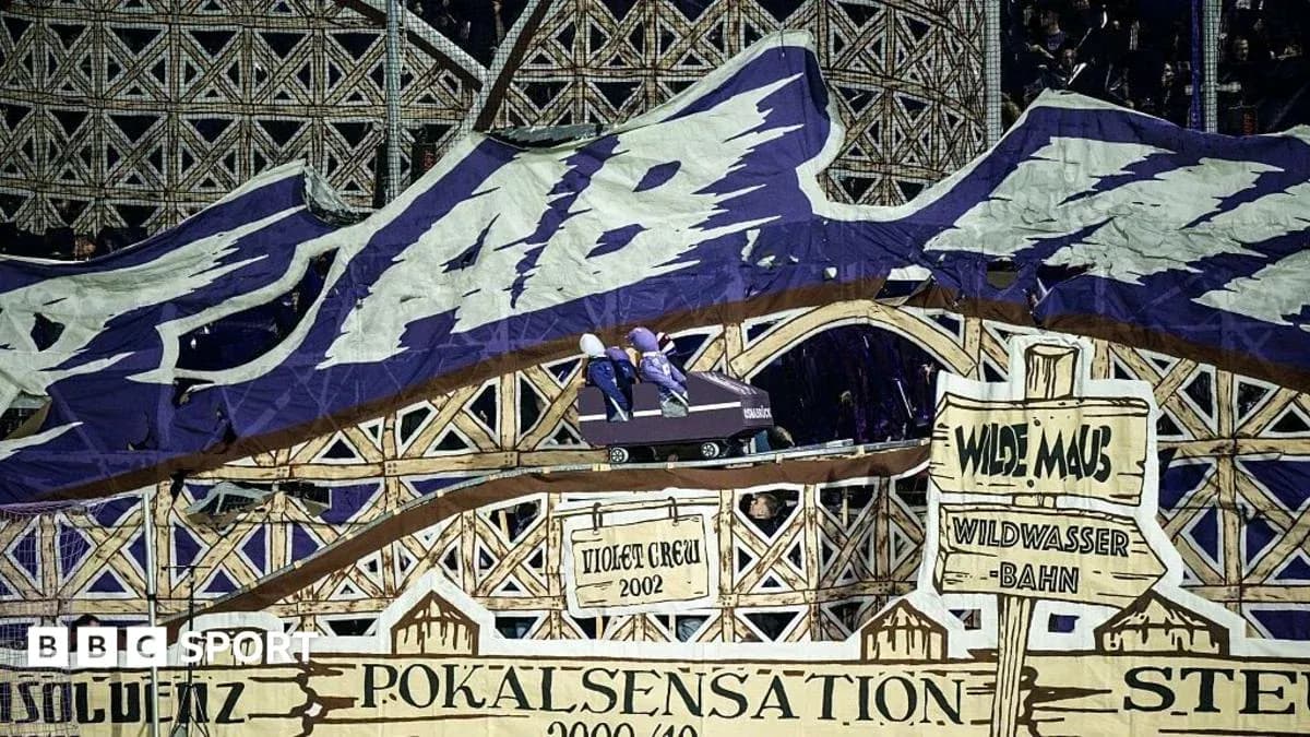 Tifos de aficionados en estadio con temática de montaña