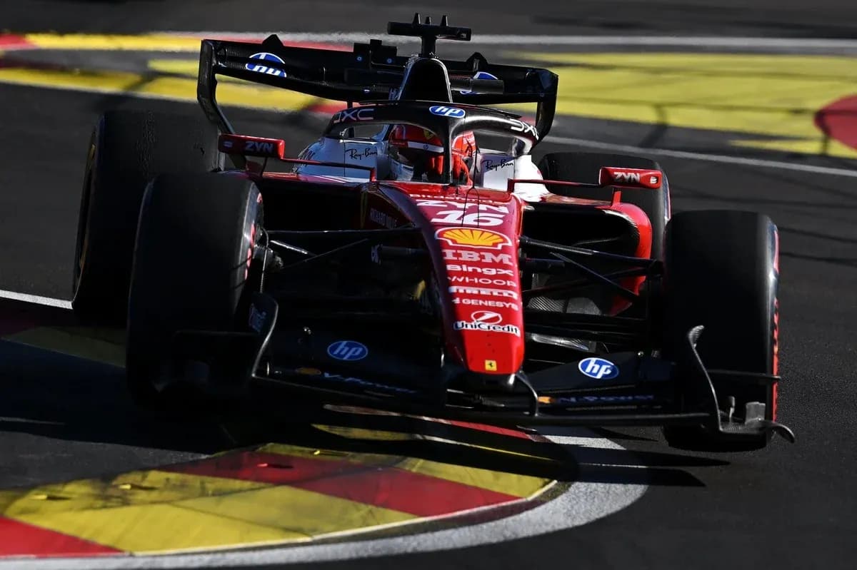 Coche de Fórmula 1 Ferrari en curva