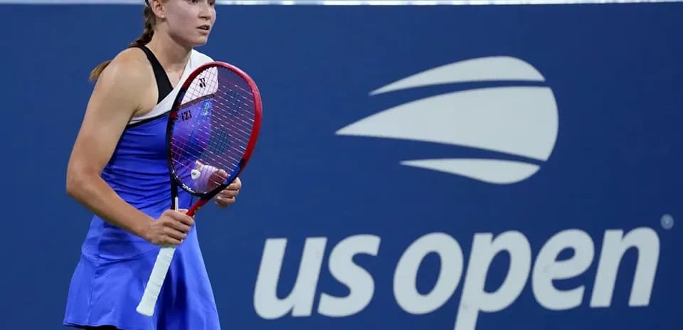 Jugadora sosteniendo una raqueta en el US Open