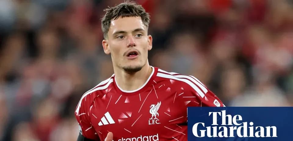 Jugador de Liverpool en acción durante un partido