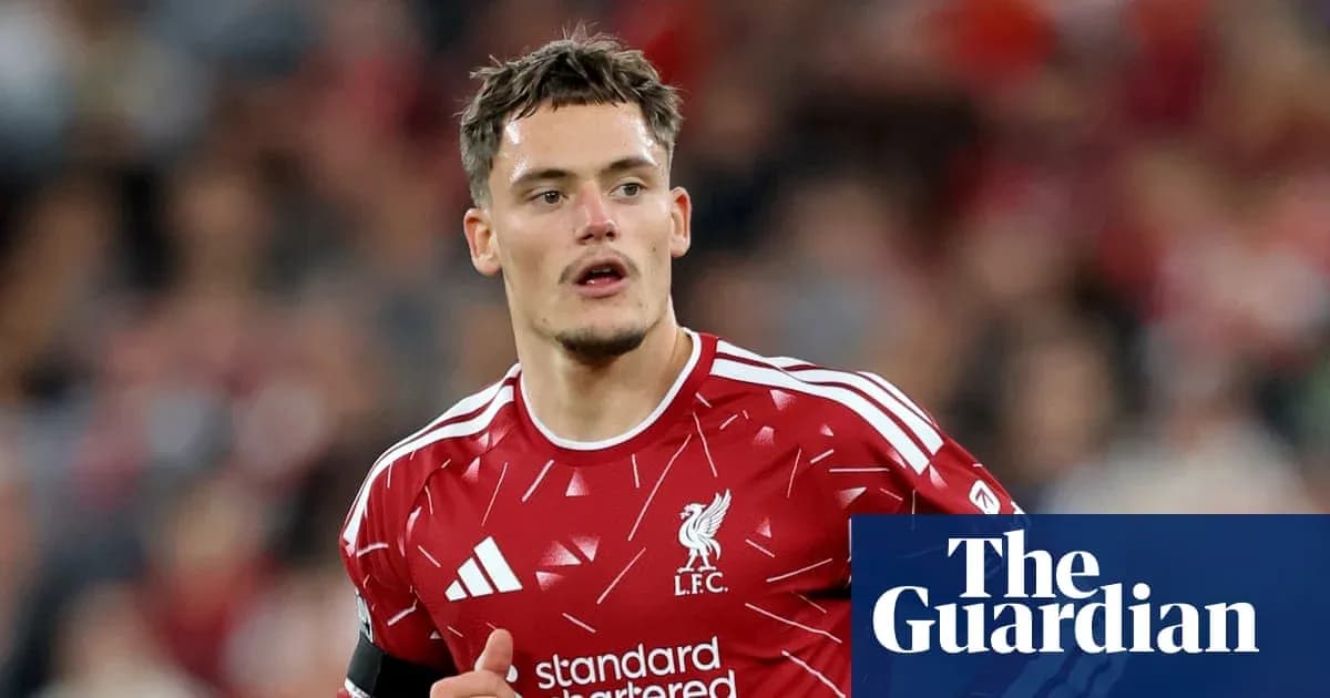 Jugador de Liverpool en acción durante un partido