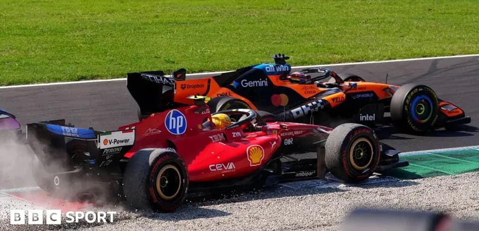 Dos coches de Fórmula 1 compitiendo en curva