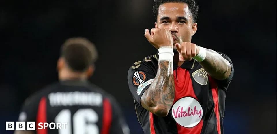 Jugador señalando con el dedo durante el partido