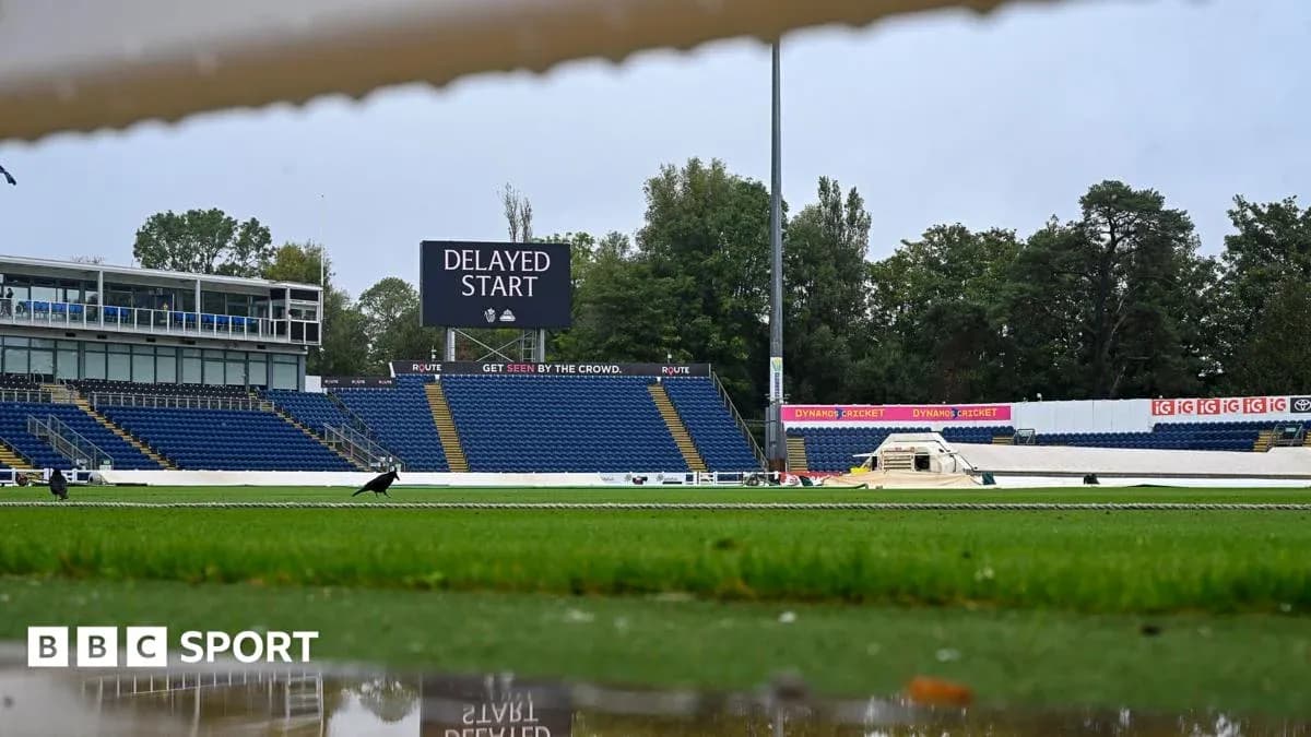 Pantalla mostrando 'DELAYED START' en el estadio