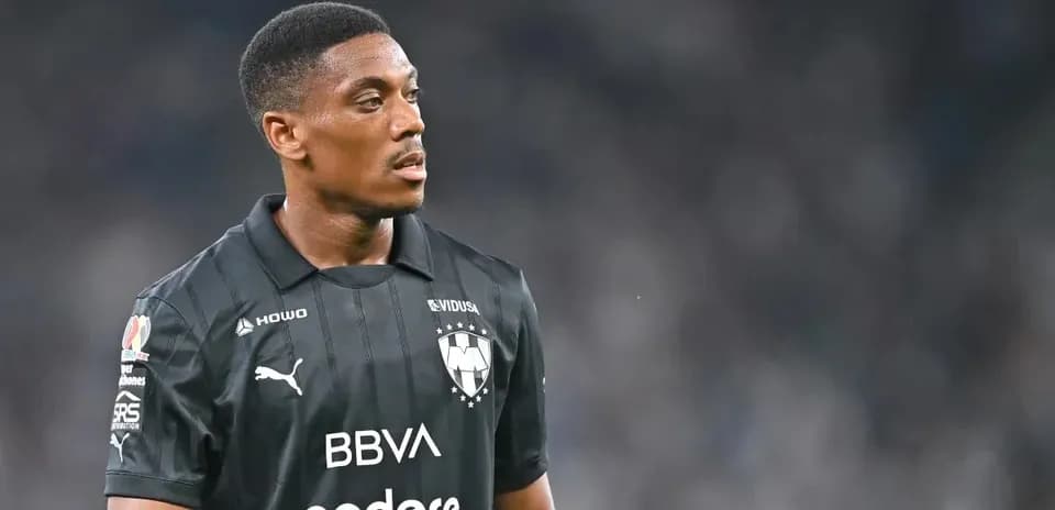 Jugador de Monterrey en partido de fútbol