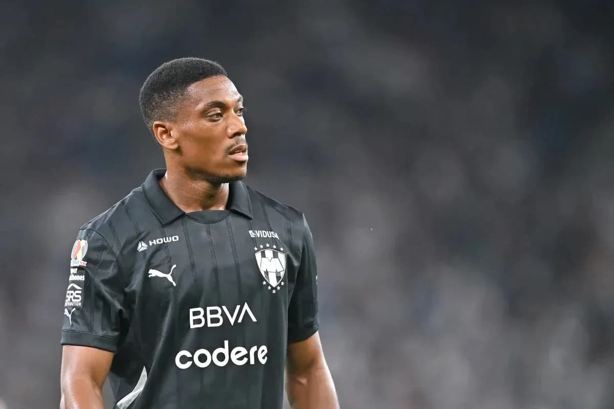 Jugador de Monterrey en partido de fútbol