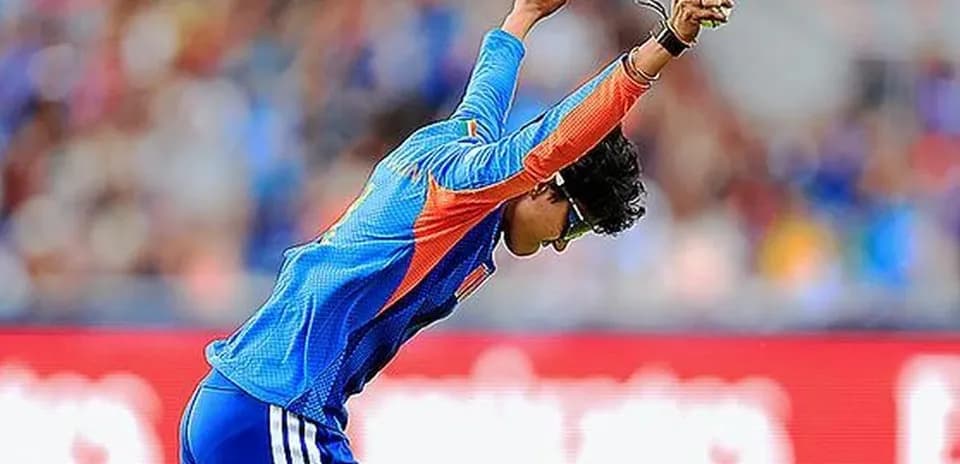 Jugador celebrando tras una jugada exitosa en cricket