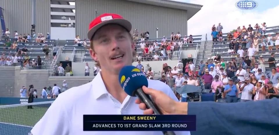 Dane Sweeny siendo entrevistado tras su victoria