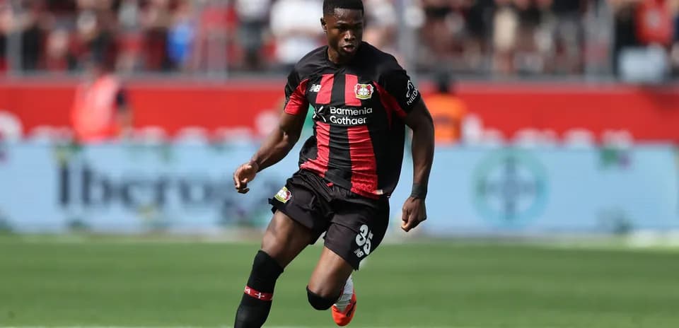 Jugador de Bayer 04 Leverkusen en acción durante el partido