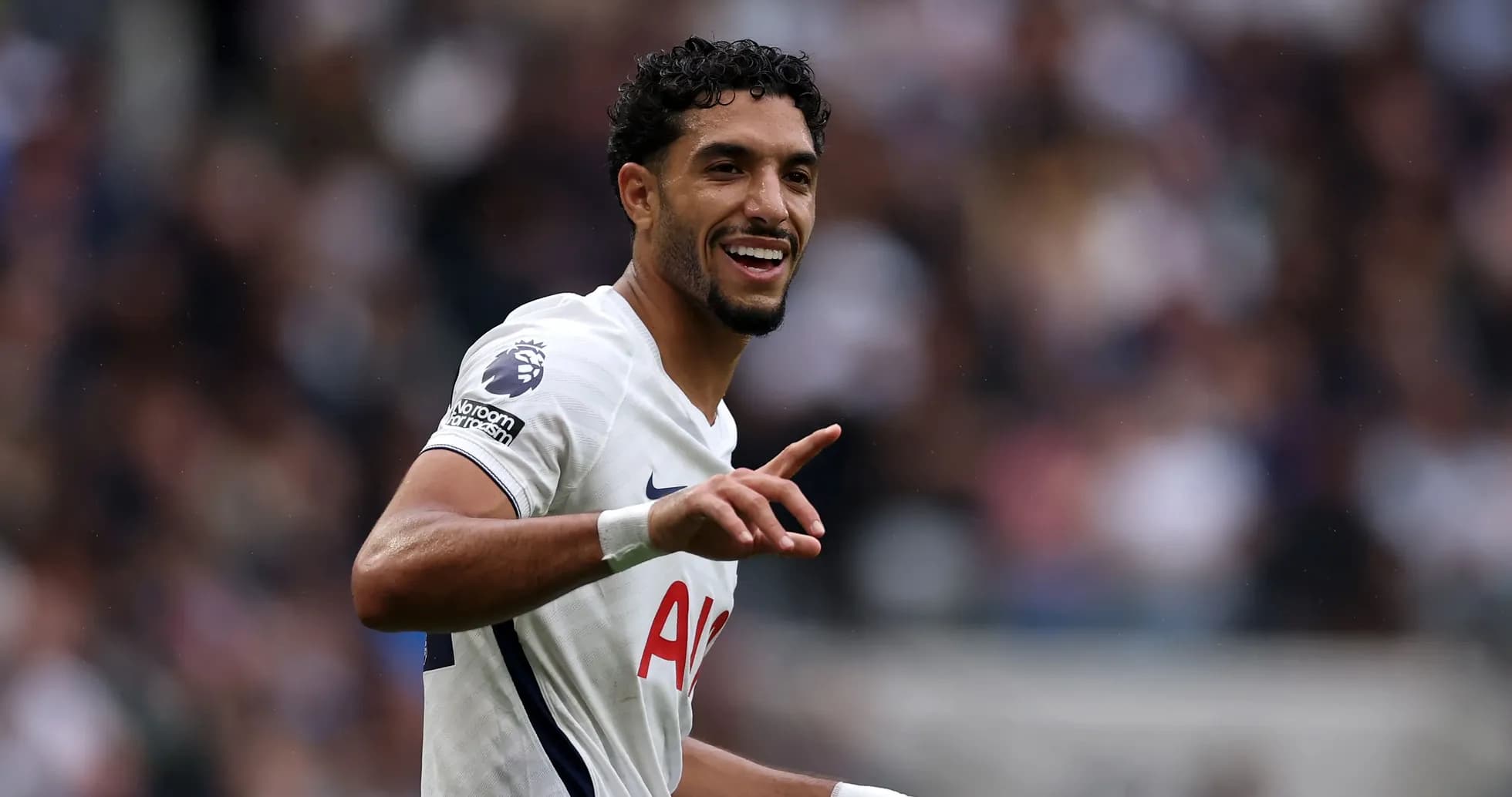 Jugador de Tottenham celebrando un gol en el partido