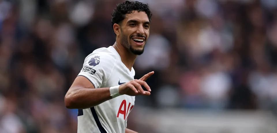 Jugador de Tottenham celebrando un gol en el partido