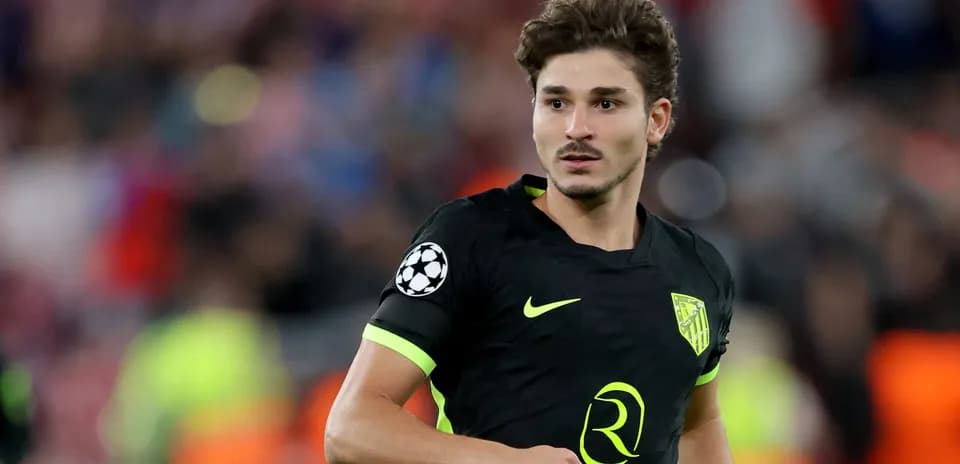 Jugador de fútbol en acción durante el partido