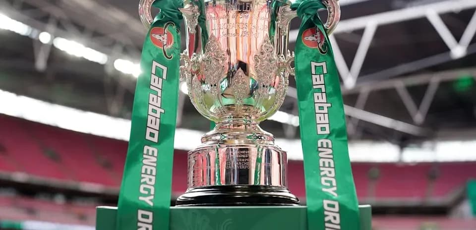 Trofeo de la Carabao Cup en el estadio Wembley